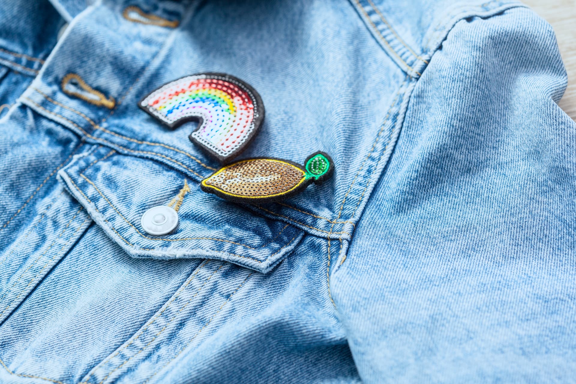 A Guide to Custom Lapel Pin Enamels: Understanding Hard, Soft, and Offset Printed Options