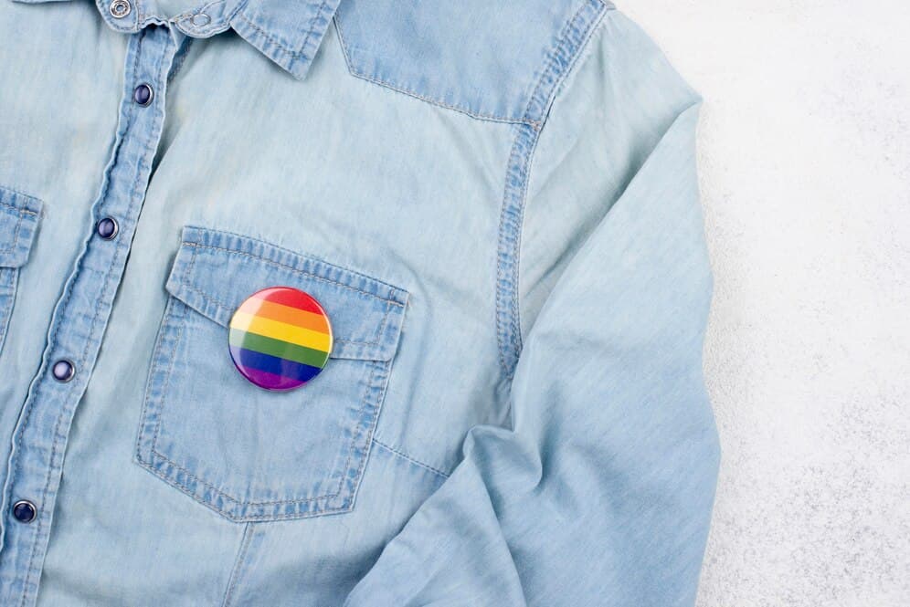 Making a Statement with Enamel Pins: A Fashion Guide
